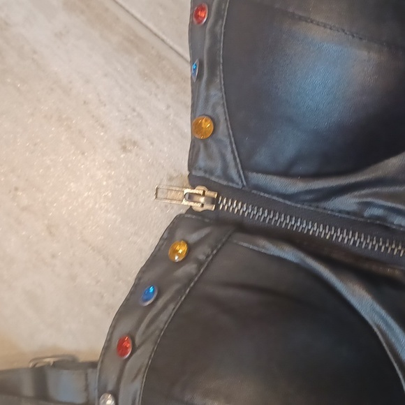 Forever 21 Exclusive Black Corset Crop Zipper Top - Picture 2 of 9